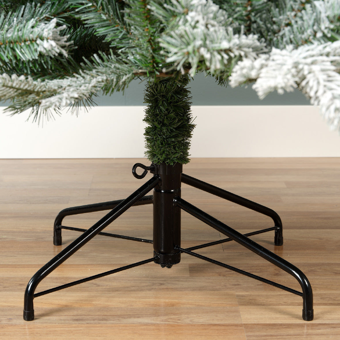 Everlands Snowy Frosted Vermont Spruce Artificial Christmas Tree