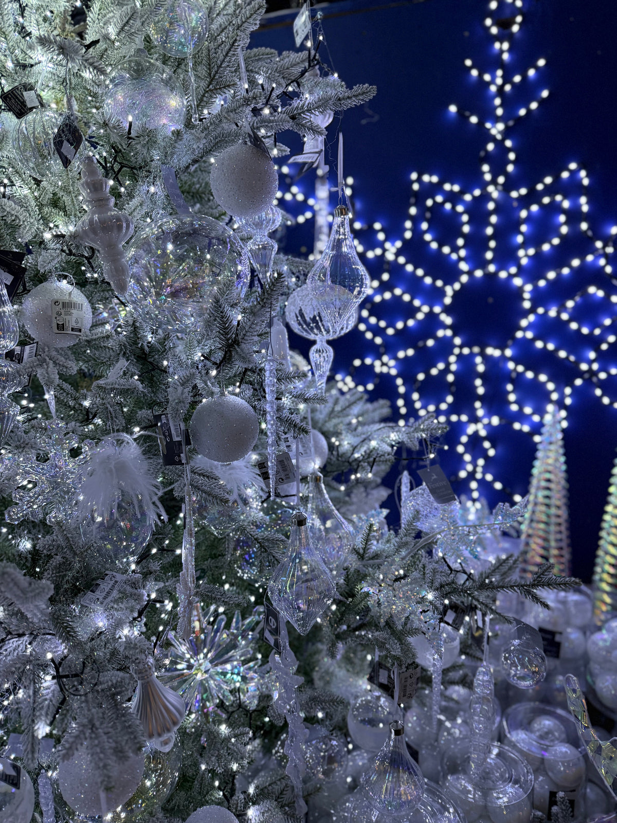 Snowy Christmas Decorations & Baubles