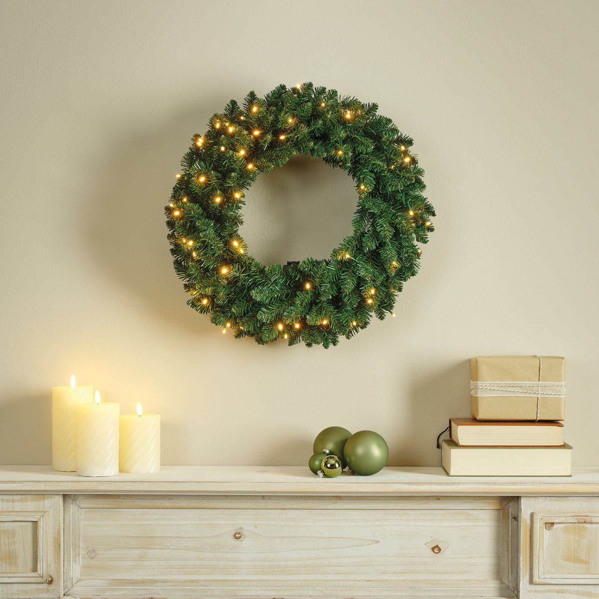 Everest Pre-Lit Indoor or Outdoor Christmas Wreath 50cm