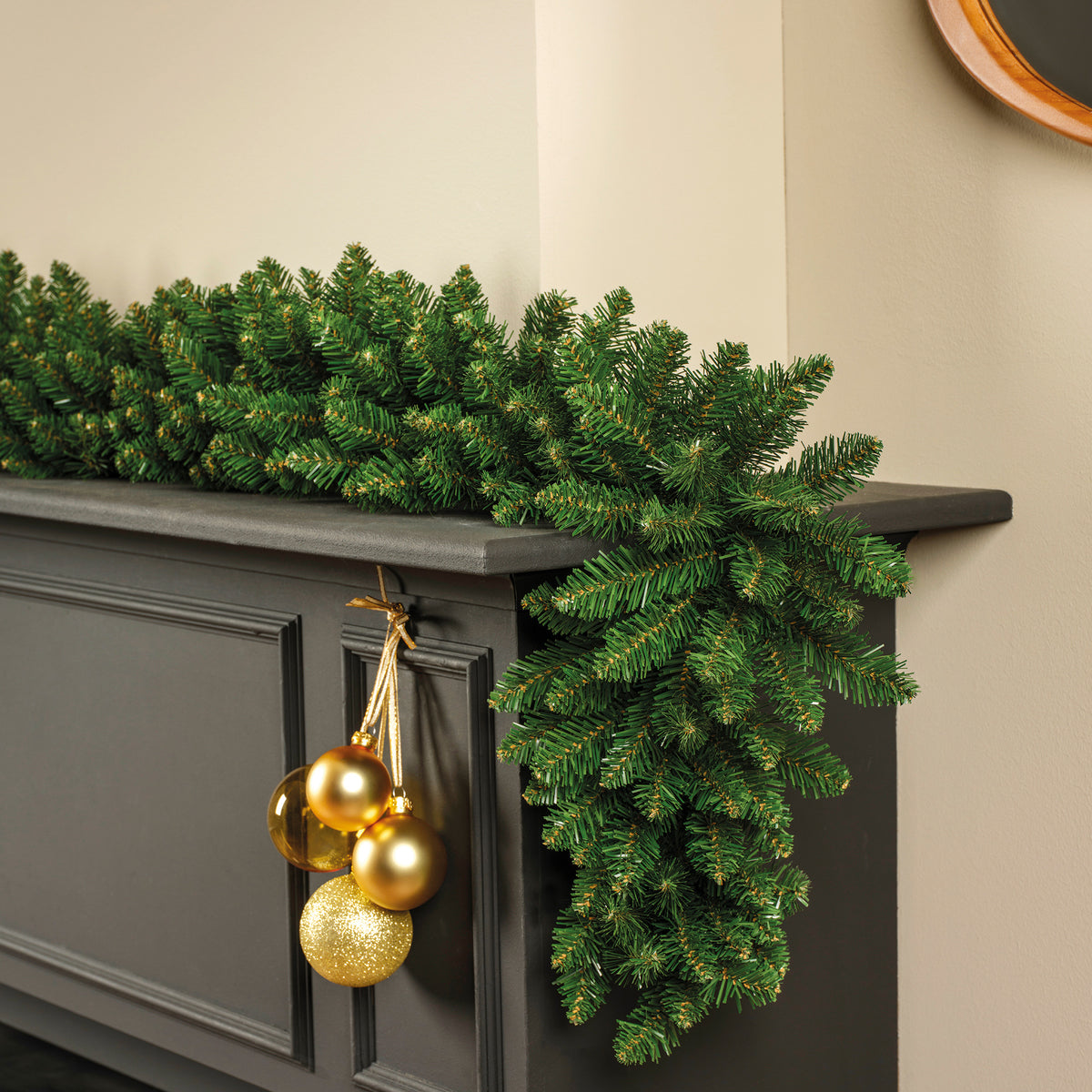 Everest Indoor or Outdoor Christmas Garland 1.8m