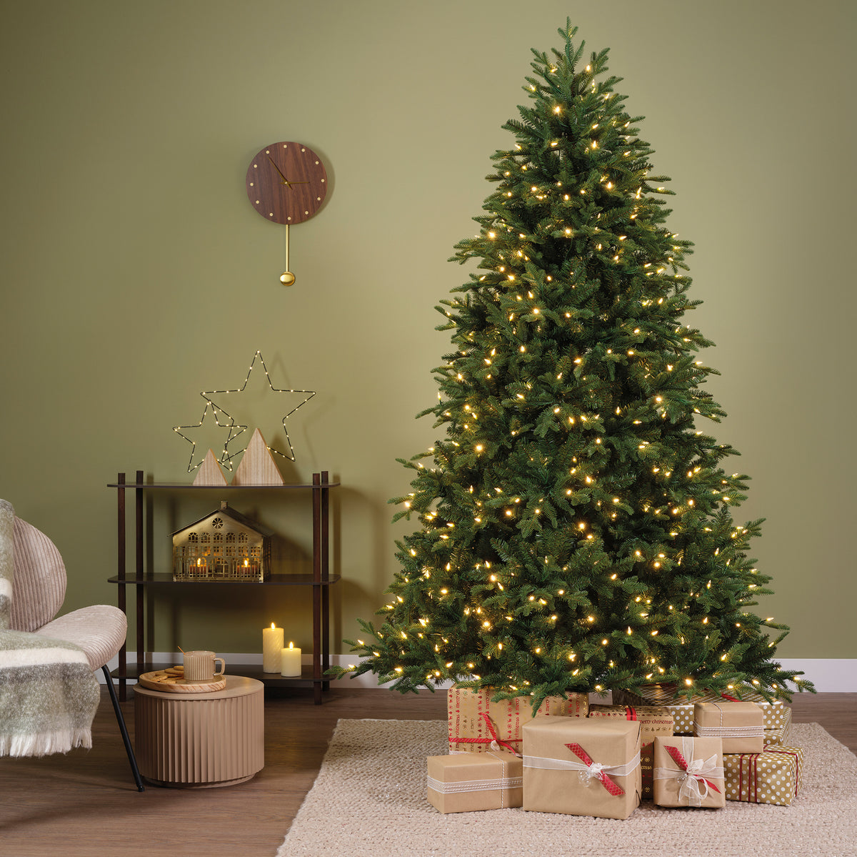 Everlands 7ft Andalo Fir Pre-Lit with 650 Nostalgic Warm & Classic White Colour Switch LEDs Artificial Christmas Tree