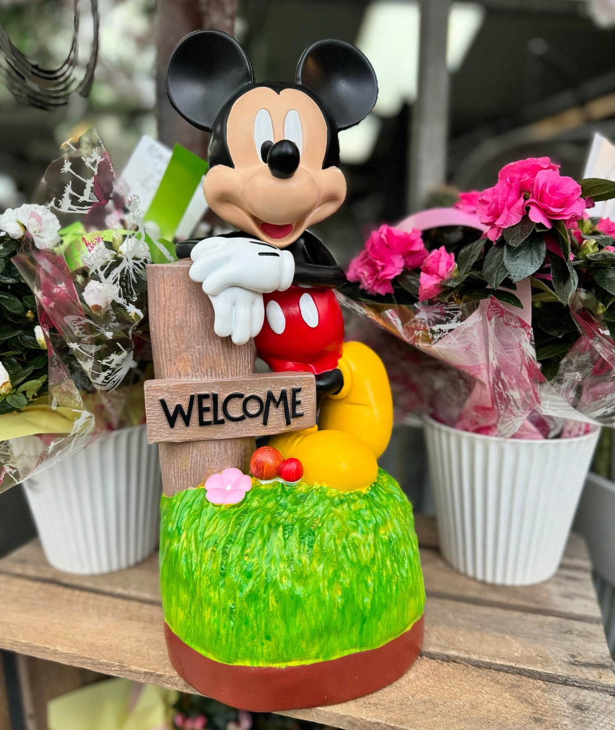 Disney Mickey Mouse Welcome Garden Statue 40cm