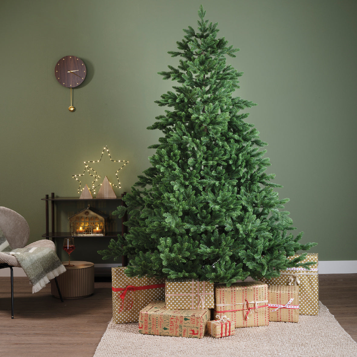 Everlands Premium Rossland Fir Artificial Christmas Tree