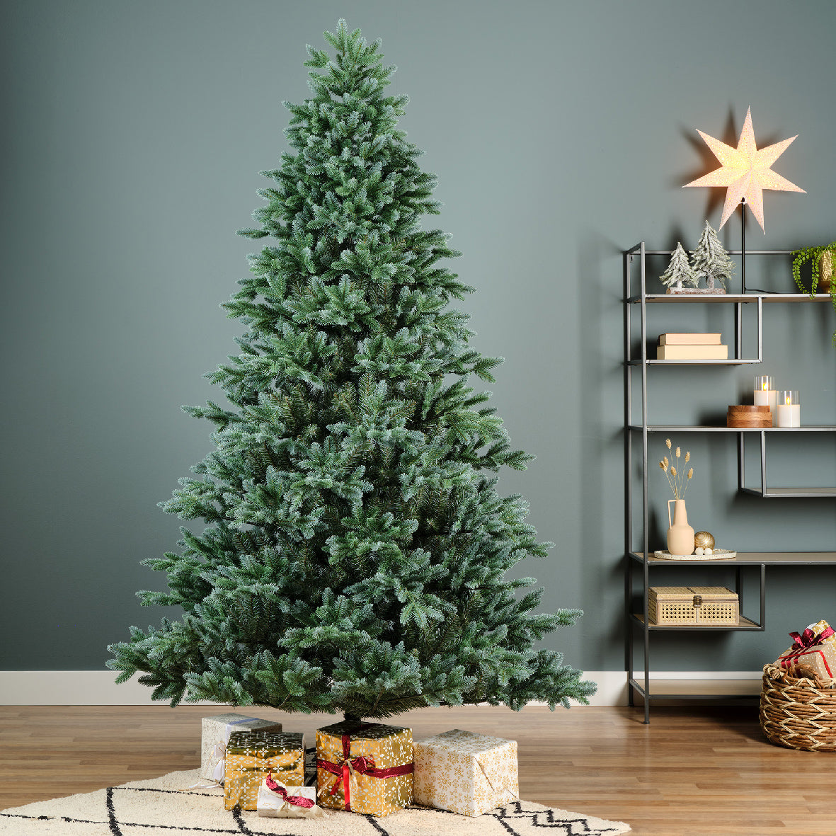 Everlands Trondheim Spruce Christmas Tree