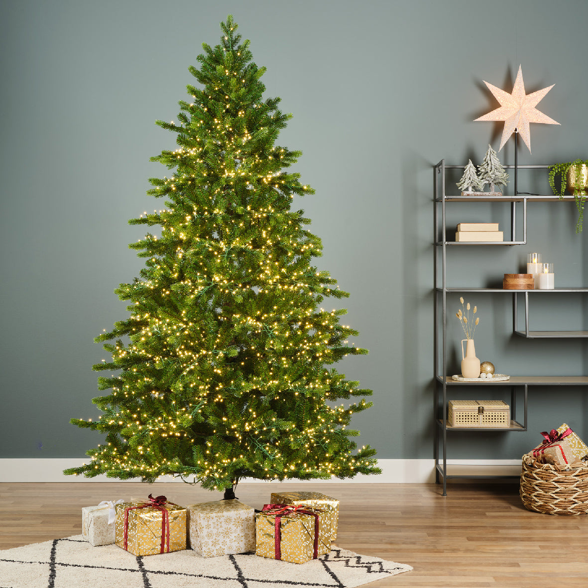 Everlands Galloway Spruce 240cm 8ft Pre-Lit Cluster Light Artificial Christmas Tree with 5400 LEDs