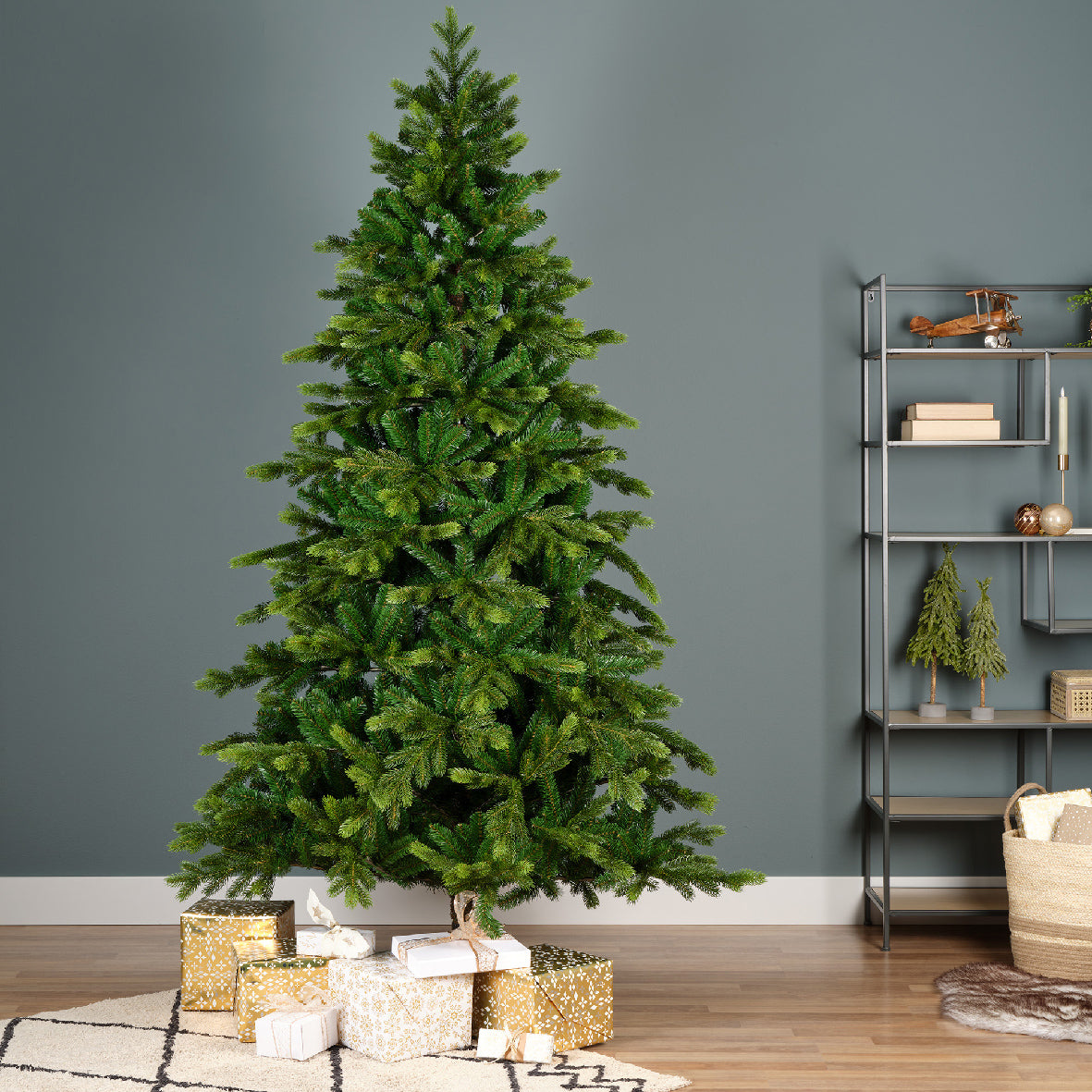 Everlands Galloway Spruce Artificial Christmas Tree
